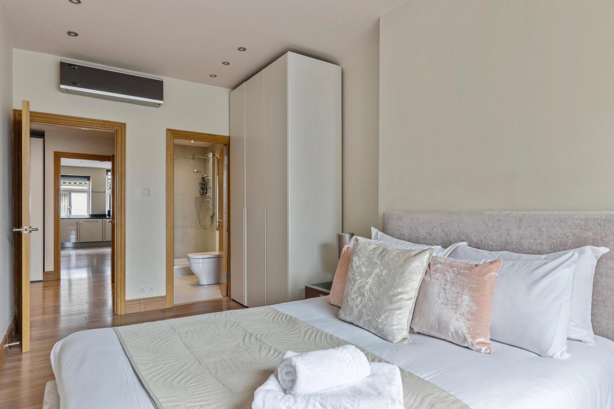 Enchanting Hideaway - La Reserve South Kensington ロンドン エクステリア 写真